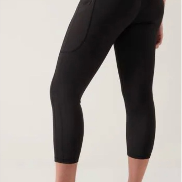 Athleta Ultimate Stash II Capri
Leggings M - Picture 2 of 11
